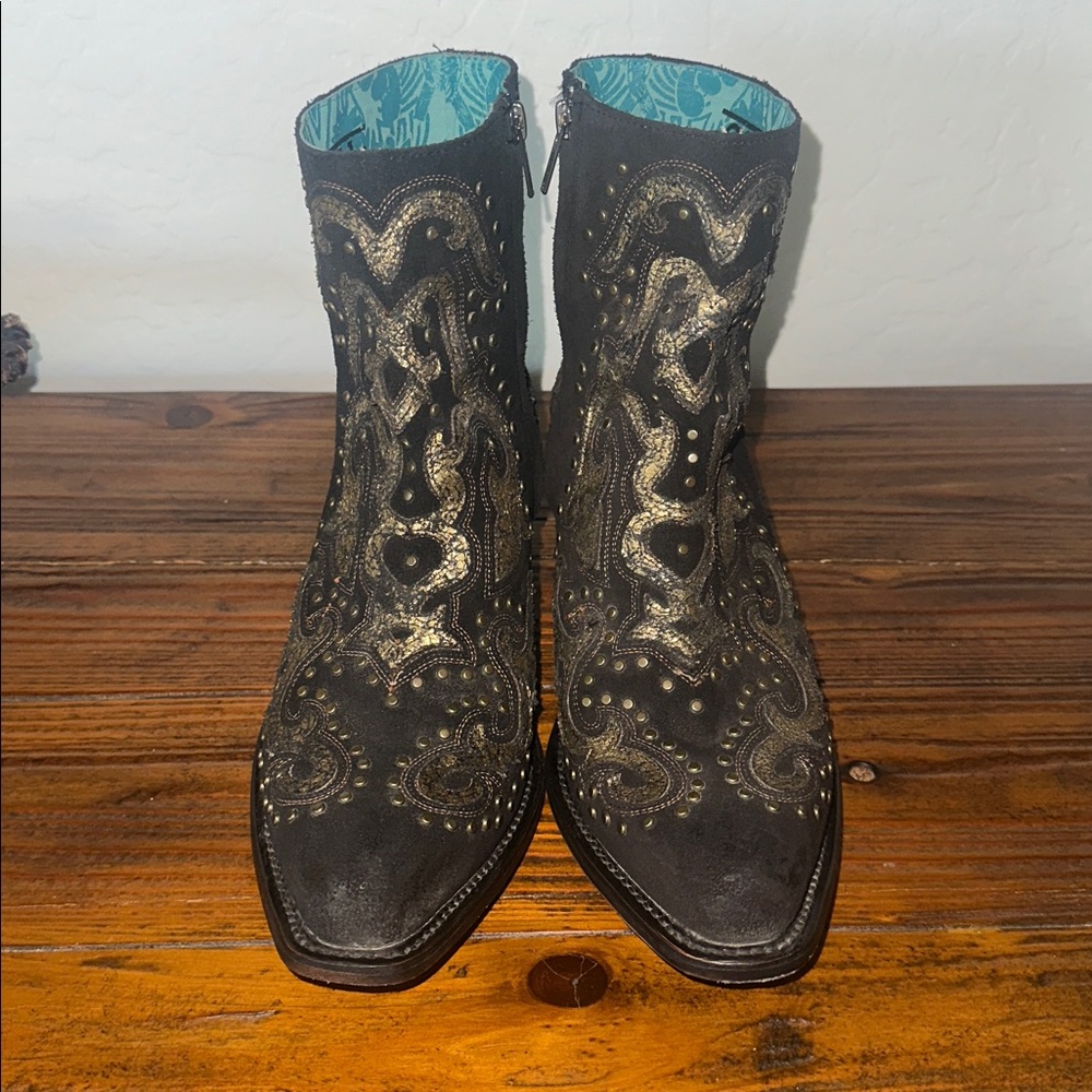 Corral Black and Gold Ankle Boots - Picture 4 of 16